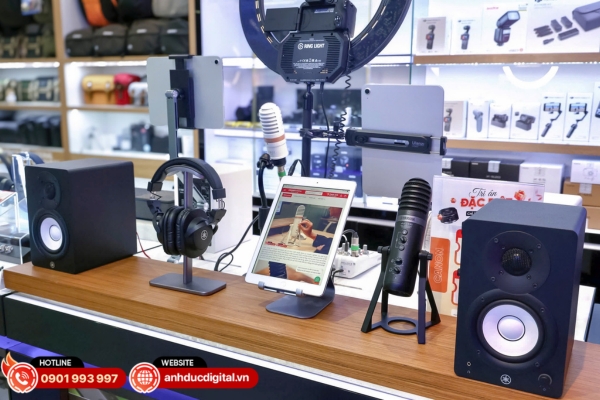 micro-hat-livestream-17