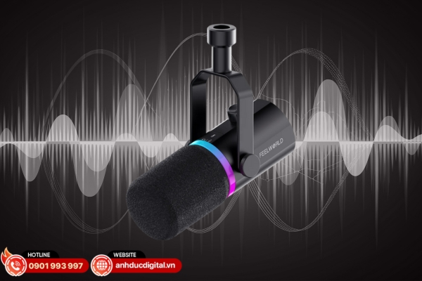 micro-hat-livestream-2