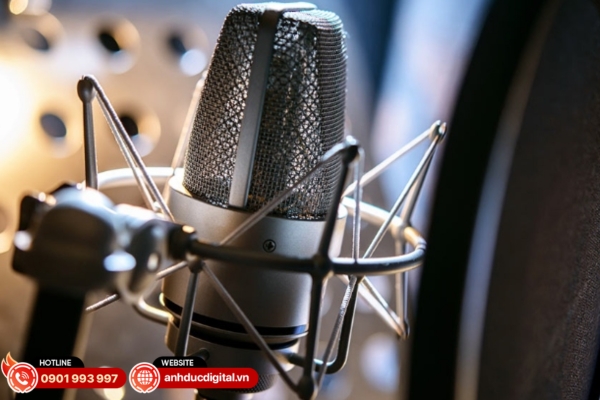 micro-hat-livestream-3