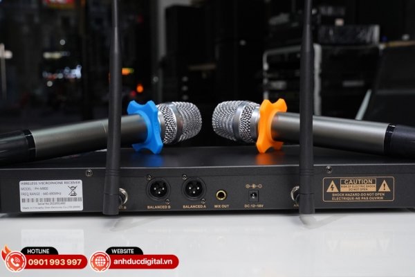 Phoenix PH-M800 không dây 200 kênh, sóng ổn định, chống hú tốt, phù hợp dàn karaoke gia đình và kinh doanh vừa