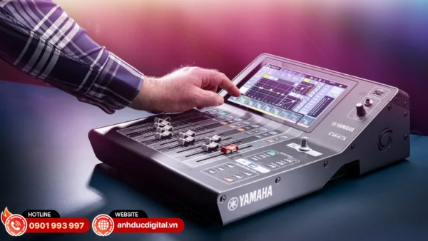Mixer digital nhiều tính năng, có thể lưu cài đặt sẵn và điều khiển từ xa tiện lợi