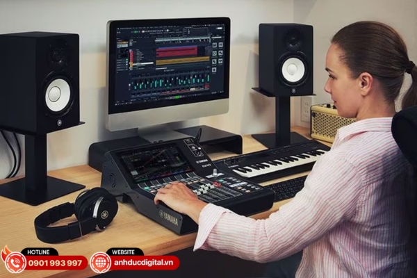Mixer digital là bàn trộn âm thanh kỹ thuật số, xử lý tín hiệu bằng DSP cho âm thanh chính xác và linh hoạt hơn