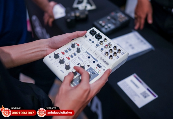 Mua mixer Yamaha Quảng Ngãi cho karaoke gia đình: gọn nhẹ, dễ sử dụng, giọng hát rõ ràng