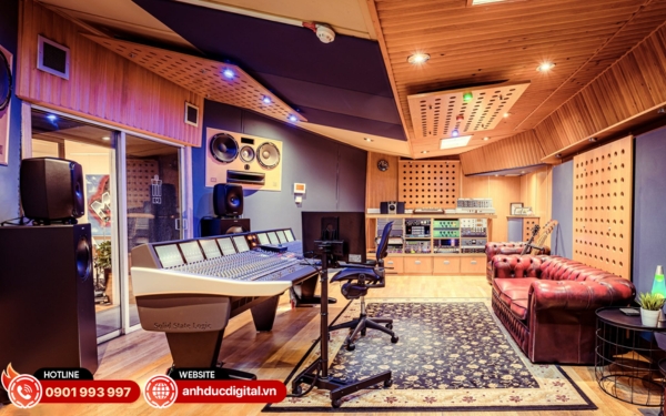 Không gian phòng thu được cách âm và tiêu âm tối ưu, mang lại môi trường ghi âm chuẩn chuyên nghiệp