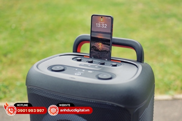 Hầu hết các nút điều khiển các chức năng chính đều nằm ở mặt trên của JBL PartyBox 520