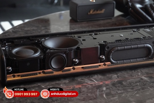 Bên trong chiếc loa là hệ thống 11 cụm loa phức tạp