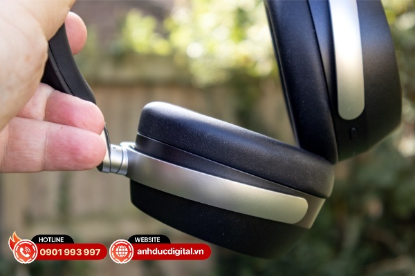 Sennheiser HDB 630 có vẻ ngoài tối giản nhưng hơi kém hấp đãn