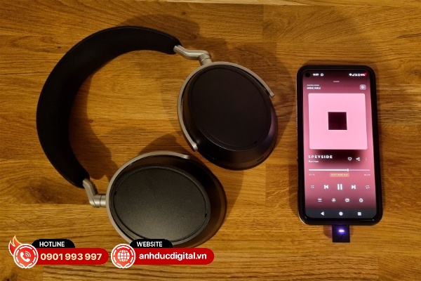 Sennheiser HDB 630 và thiết bị USB Dongle để kết nối và phát nhạc chất lượng tốt nhất