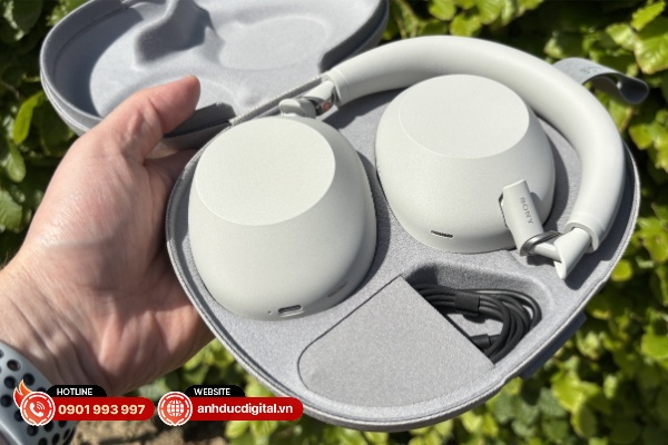 Cả hai dòng tai nghe đều có chất âm gần như tương đồng và có màn trình diễn ấn tượng trên hầu hết các thể loại nhạc