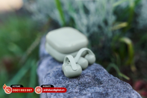 Sony LinkBuds Clip cho cảm giác như đeo những chiếc loa nhỏ kẹp vào vành tai