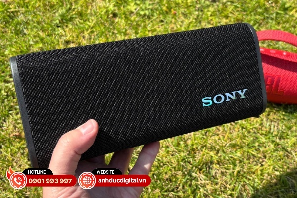 Sony ULT Field 3 sở hữu thiết kế tối giản khá sang trọng nhưng không thực sự bắt mắt