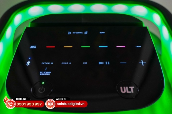 Sony đặt bảng điều khiển phẳng và vuông vức ở phía trên của chiếc loa