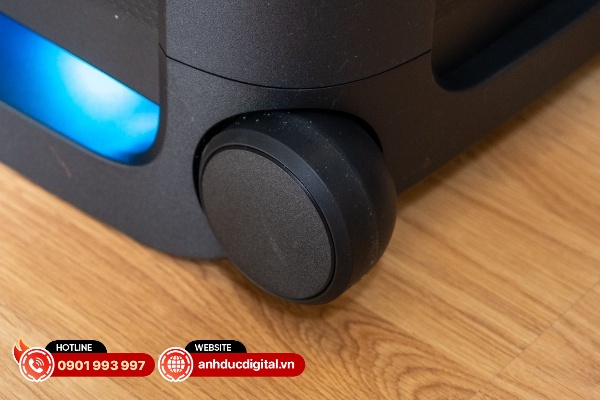 Sony trang bị cho mẫu mới cặp bánh xe to hơn để dĩ chuyển dễ dàng hơn