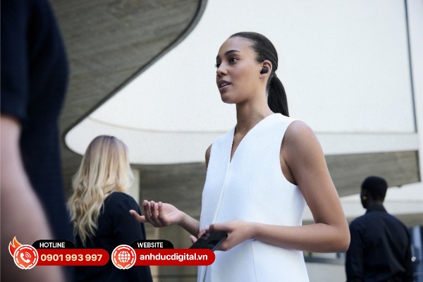 Sony WF-1000XM6 kết hợp giữa phần cứng và thuật toán để đạt khả năng thu âm tốt nhất