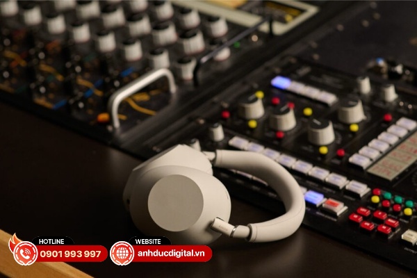 Sony WH-1000XM6 thể hiện một âm trầm sâu, nhưng rất chắc và rõ ràng