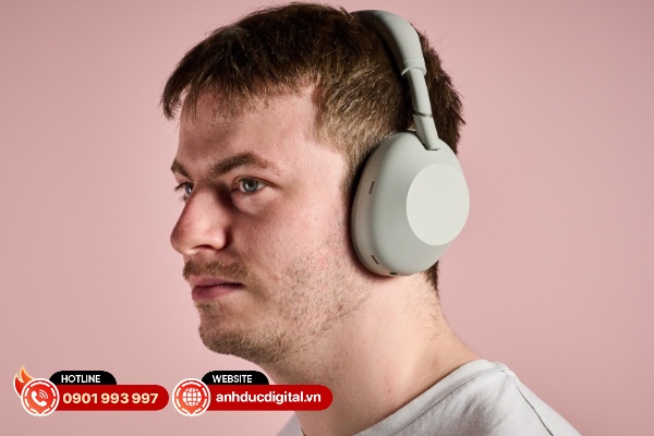 Phần chụp tai nghe cũng mang đến cảm giác vừa vặn hơn nhờ vào lực kẹp mạnh hơn