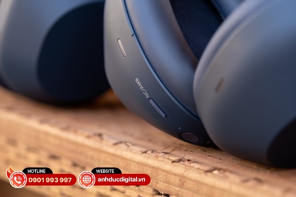 Sony cũng trang bị cho chiếc tai nghe mới đến 12 mic cải thiện khả năng thu âm và xử lý giọng nói