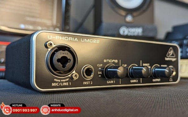 Sound card thu âm chuyên nghiệp Behringer UMC22 giá rẻ, dễ dùng, mang lại âm thanh rõ nét cho phòng thu tại nhà