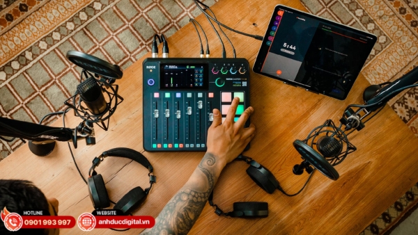 Thiết bị thu âm chuyên nghiệp mang đến âm thanh trong trẻo, rõ ràng cho podcast và video YouTube