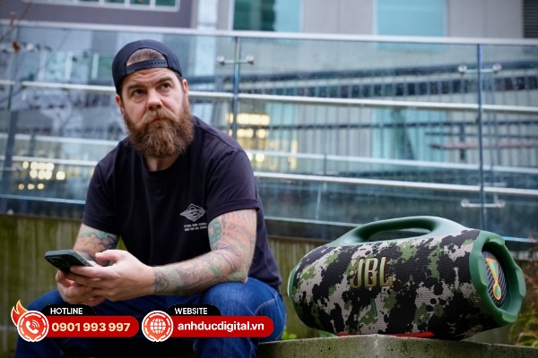 JBL Boombox hứa hẹn sẽ mang đến một trải nghiệm tương đối “đỉnh nóc” với nhạc EDM