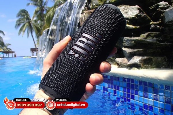JBL Flip 7 có tầm bao phủ âm thanh đủ rộng để có thể nghe nhạc ở bất kỳ đâu trong phòng cá nhân