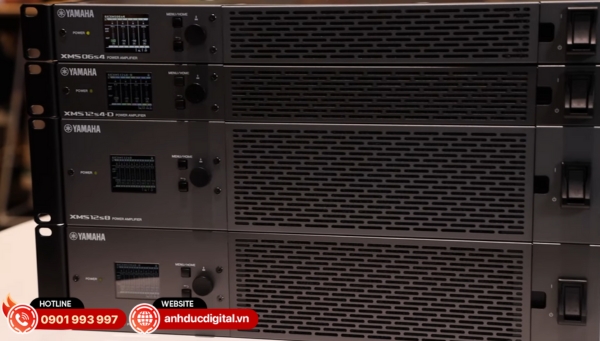Khuếch đại công suất XMS cung cấp hiệu suất ổn định, công suất mạnh mẽ, phù hợp cho các hệ thống âm thanh lắp đặt chuyên nghiệp