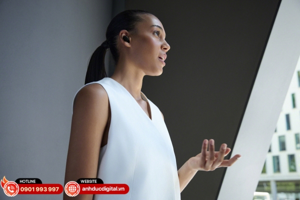 Chế độ âm thanh xung quanh thông minh trên Sony WF-1000XM6 giúp bạn nghe rõ môi trường bên ngoài mà không cần tháo tai nghe