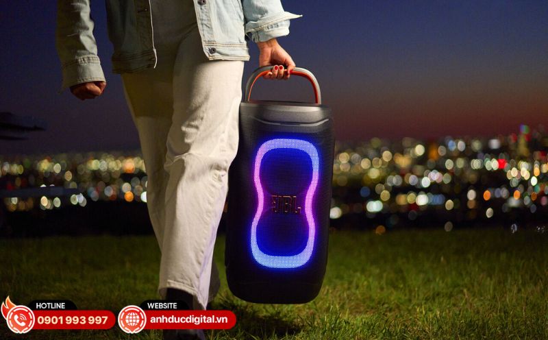 280W RMS giúp JBL PartyBox 330 cho âm lượng mạnh, đáp ứng tốt nhu cầu nghe nhạc và tiệc nhỏ đến vừa cả trong nhà lẫn ngoài trời
