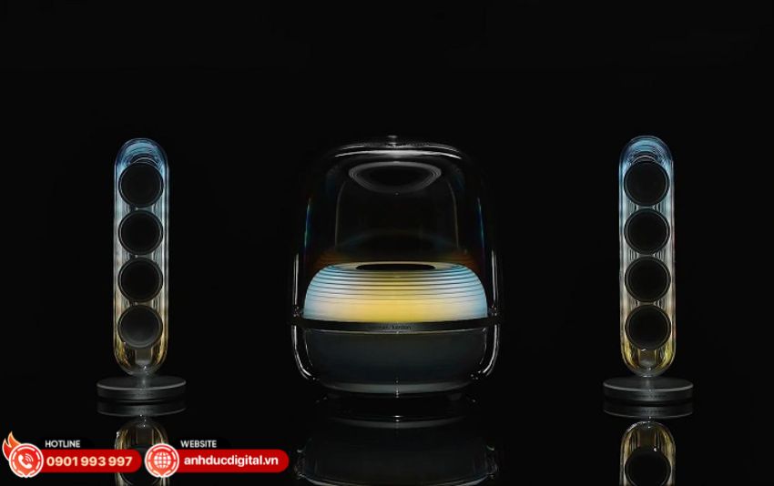 Loa Soundsticks 5 được đặt trên bàn làm việc, làm nổi bật không gian hiện đại và tối giản