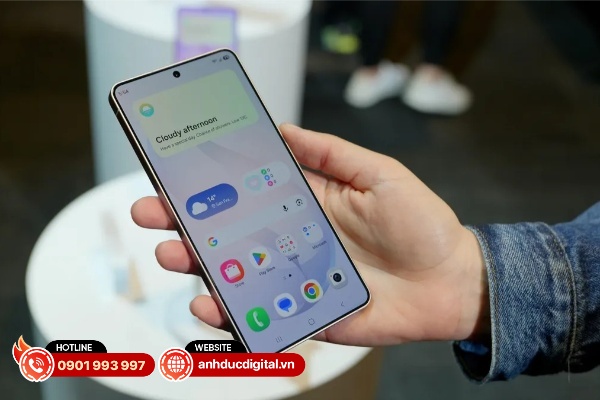 Samsung Galaxy S26 Ultra có thêm lớp phủ bảo vệ riêng từ để ngăn người khác nhìn từ góc nghiêng