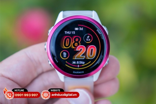 Garmin Forerunner 570 thể hiện các thông số tập luyện trực quan