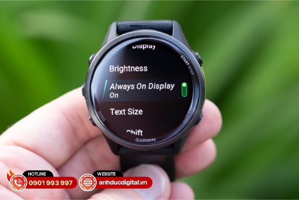 Người dùng có thể thay đổi độ sáng hoặc tắt tính năng hiển thị để kéo dài thời lượng pin