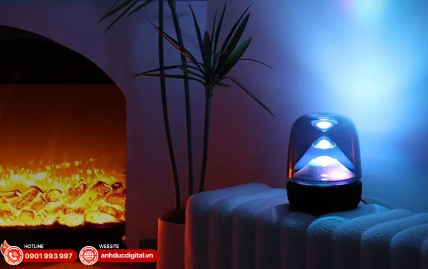 Harman Kardon Aura Studio 5 dùng làm loa trang trí phòng khách và loa để bàn làm việc