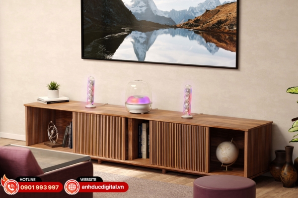 SoundSticks 5 giữ thiết kế vòm trong suốt đặc trưng, được nâng cấp với chi tiết kim loại và hoàn thiện cao cấp hơn