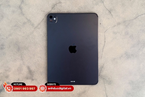 Phần khung vỏ của iPad được làm bằng nhôm mỏng với độ dày vừa phải và có độ bền cao