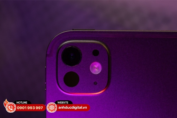 Hệ thống camera phía sau của IPad Pro M5 cũng tương tự như phiên bản iPad Pro M4 với cảm biến 12MP