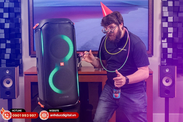 JBL PartyBox 710 cho bass sâu, mạnh mẽ và lan tỏa tốt, phù hợp với các không gian rộng và nhạc sôi động