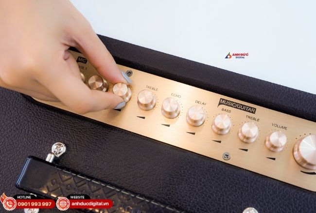 Thiết lập các thông số Bass, Treble và Reverb cho micro để tôn vinh giọng hát của bạn.
