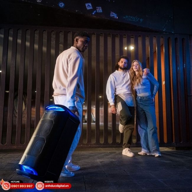 Sony SRS-XV800 nổi bật với cấu trúc đa hướng, bass dày và âm thanh lan tỏa đều khắp không gian