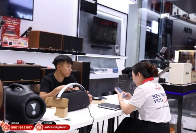 Chọn công suất phù hợp diện tích phòng giúp hạn chế dội âm và tránh bass bị ù.