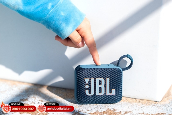 JBL Go 4 nhỏ gọn nhưng mạnh mẽ với chất âm JBL Pro Sound và pin 7 giờ, đồng hành dễ dàng mọi nơi