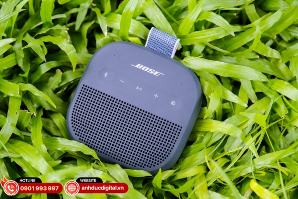 Bose SoundLink Micro (2nd Gen) là loa bluetooth cầm tay nhỏ gọn nhưng âm thanh mạnh mẽ, pin 12 giờ và chống nước IP67 cho trải nghiệm di động tối ưu