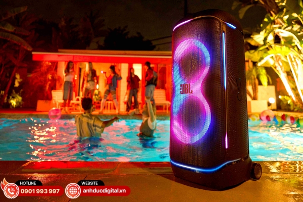 JBL PartyBox 720 gây ấn tượng với hệ thống đèn LED đồng bộ theo nhạc, tạo không khí sôi động như sân khấu thực thụ