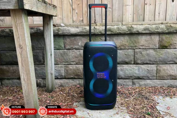 JBL PartyBox Stage 320 thiết kế hiện đại, tích hợp tay kéo và bánh xe tiện lợi cho những buổi tiệc di động