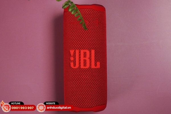 JBL Grip có thiết kế chắc chắn, dễ mang theo và kết nối ổn định với thời lượng phát nhạc đến 14 giờ