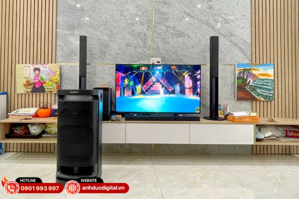 Sony SRS-XV900 là loa Bluetooth Sony công suất lớn, thiết kế dạng đứng mạnh mẽ, phù hợp cho tiệc gia đình và không gian rộng