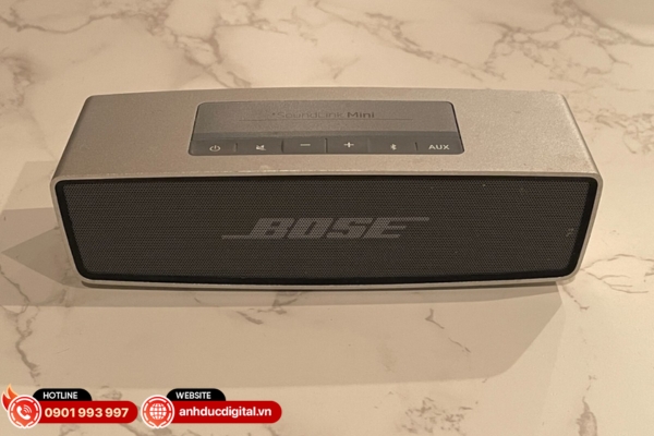 Bose SoundLink Mini Bluetooth Speaker là loa Bose mini nhỏ gọn, cho âm thanh mạnh mẽ với bass trầm đặc trưng của Bose.