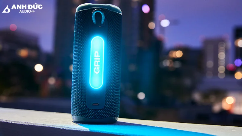 JBL Grip kết hợp âm thanh mạnh mẽ, đèn LED Ambient và thiết kế bền bỉ cho mọi hoạt động