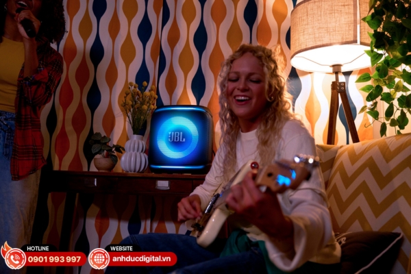 Loa JBL PartyBox Encore 2 là loa JBL PartyBox nhỏ gọn, âm thanh sôi động, pin bền và đèn LED bắt mắt cho party và karaoke tại phòng