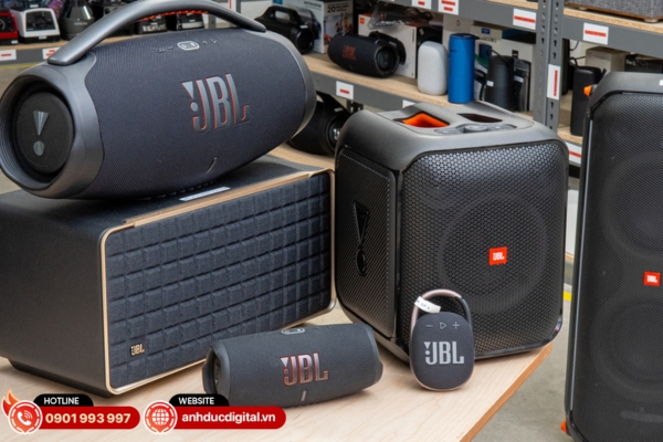 JBL là thương hiệu âm thanh hàng đầu thế giới được tin dùng nhờ chất lượng âm thanh mạnh mẽ và độ bền cao